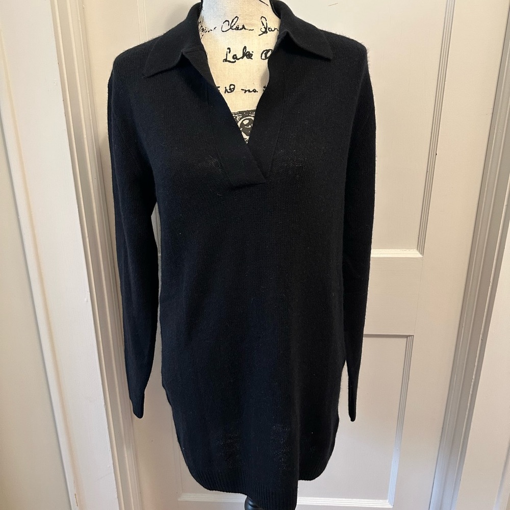 Khaite Jo v-neck Cashmere sweater Size XS. NWT.